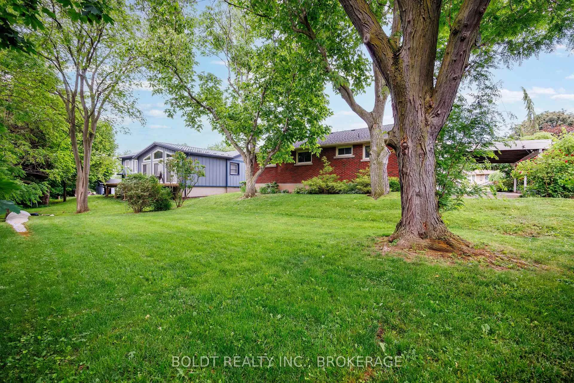 Photo 24 of 4114 Barry Drive, Lincoln, Beamsville — HOMEH
