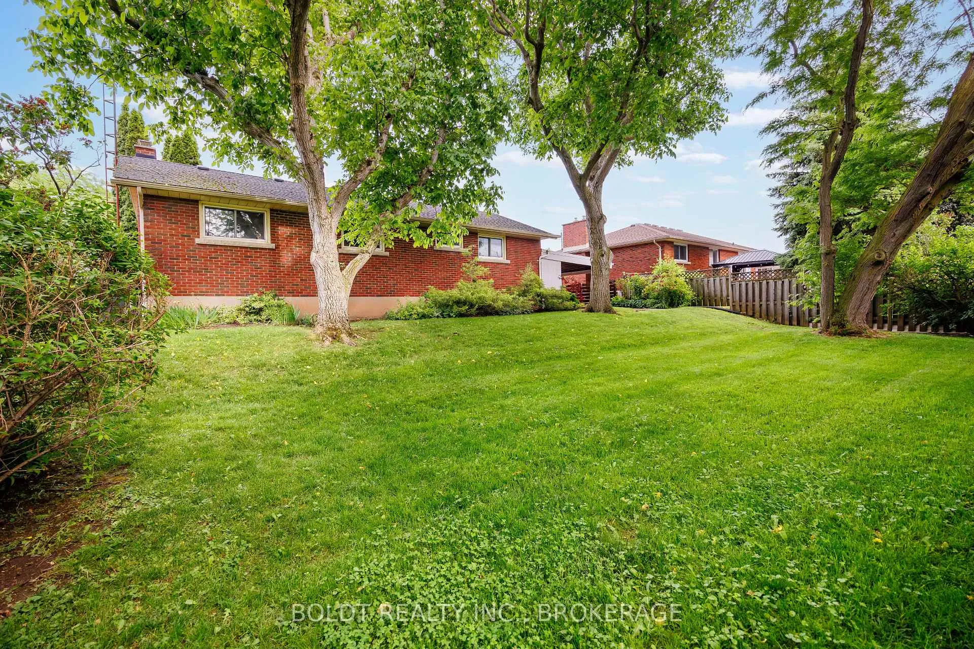 Photo 25 of 4114 Barry Drive, Lincoln, Beamsville — HOMEH