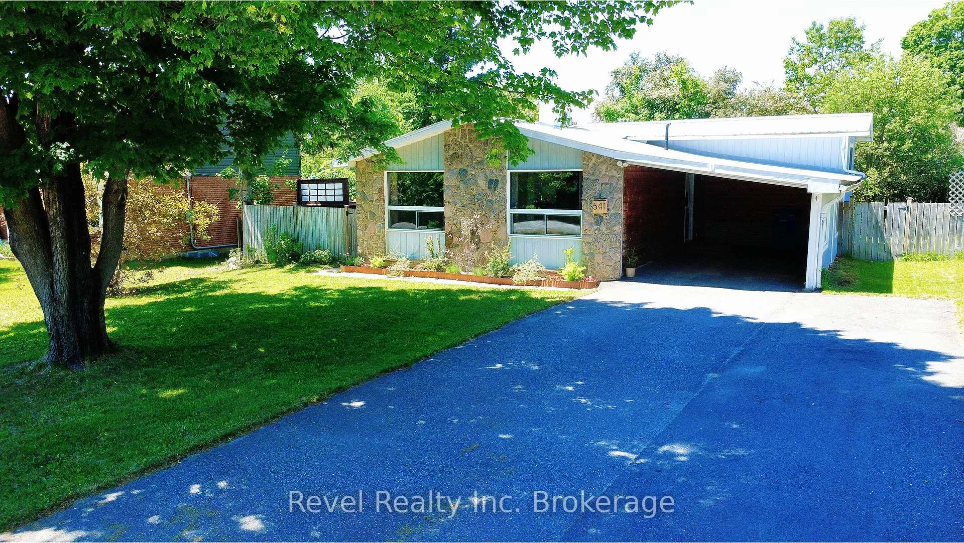 Photo 2 of 641 Ursula Street, North Bay, College Heights — HOMEH