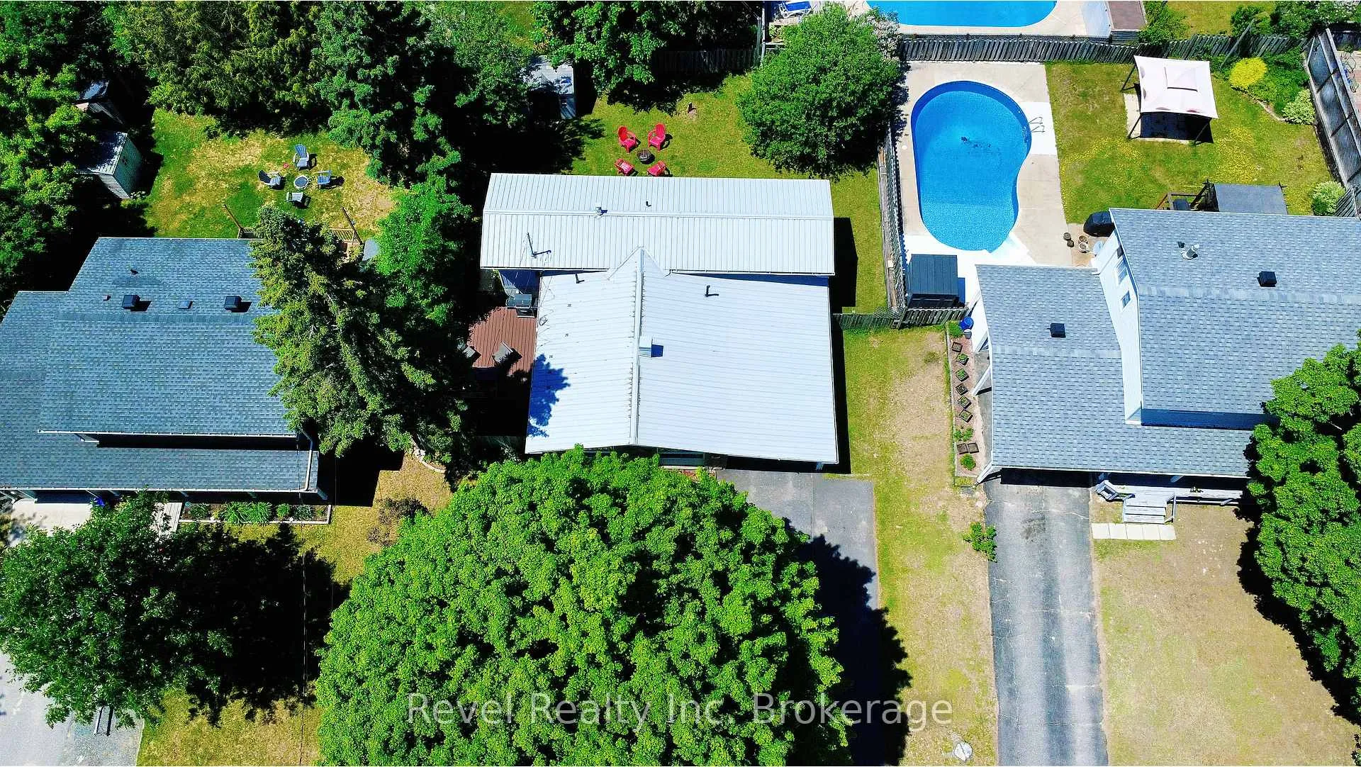 Photo 3 of 641 Ursula Street, North Bay, College Heights — HOMEH