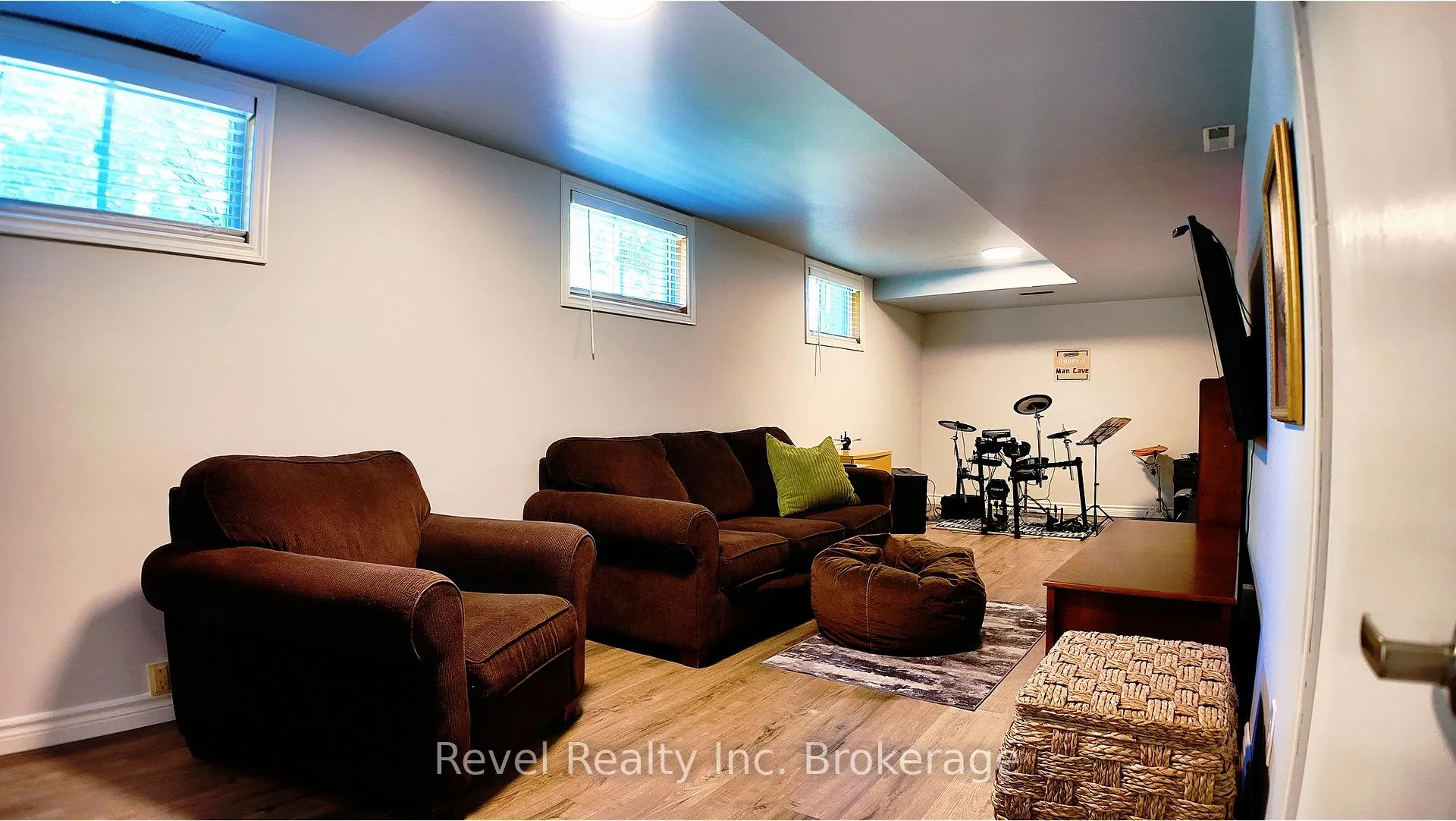 Photo 23 of 641 Ursula Street, North Bay, College Heights — HOMEH