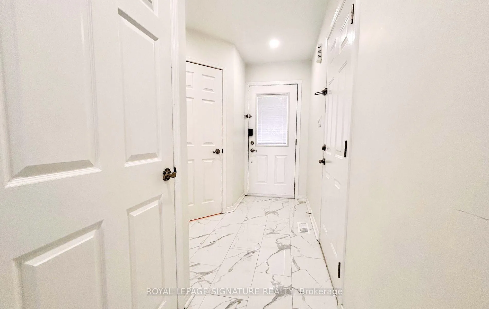 Photo 2 of 28 Millburn Drive, Clarington, Bowmanville — HOMEH