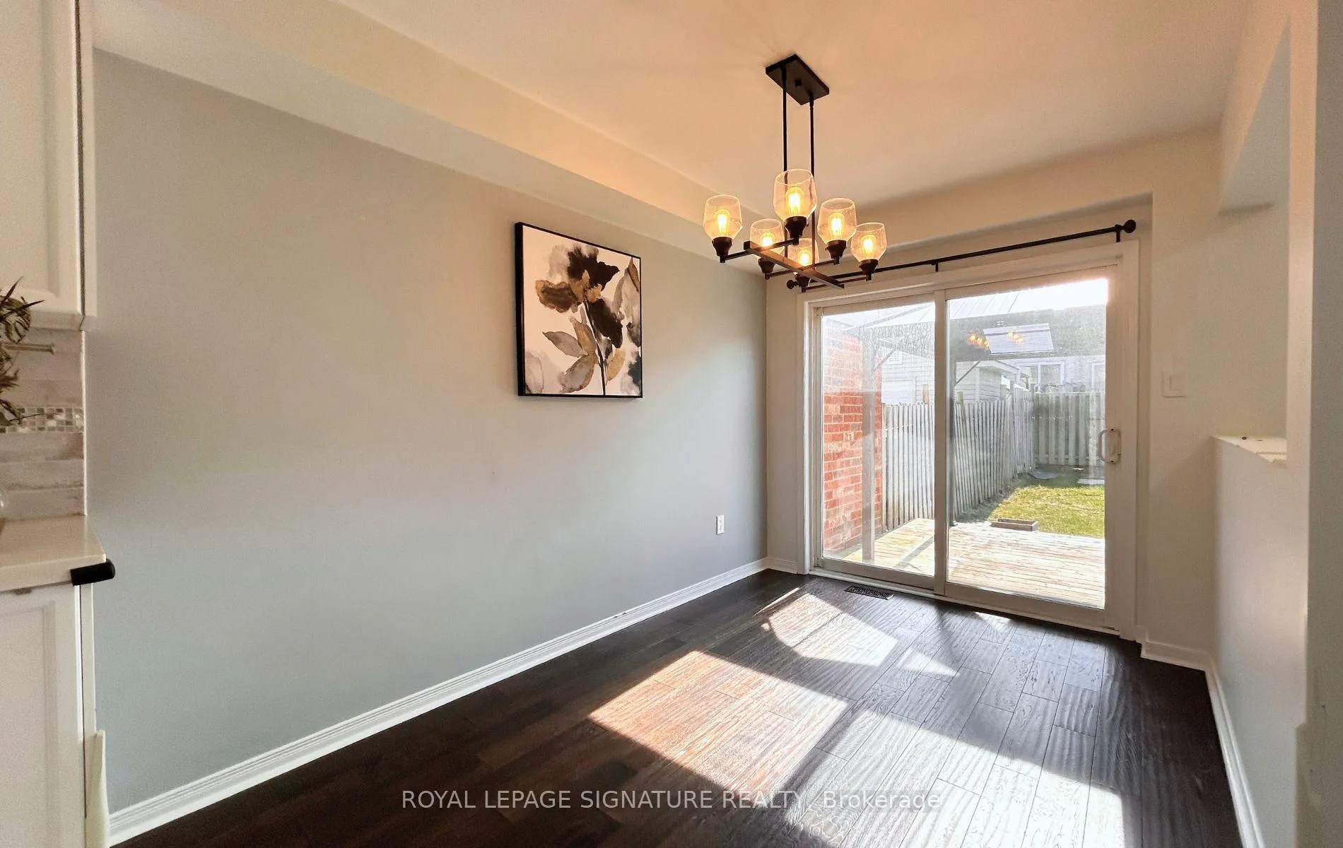Photo 7 of 28 Millburn Drive, Clarington, Bowmanville — HOMEH