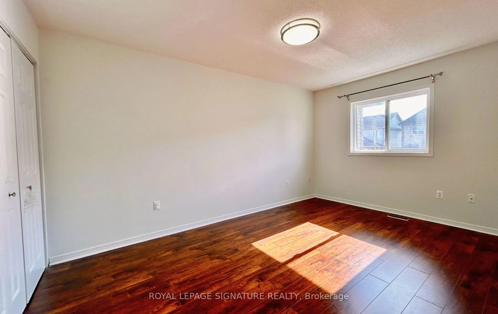 Photo 10 of 28 Millburn Drive, Clarington, Bowmanville — HOMEH
