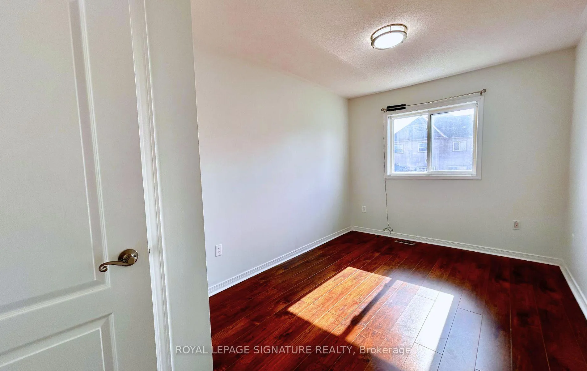 Photo 14 of 28 Millburn Drive, Clarington, Bowmanville — HOMEH