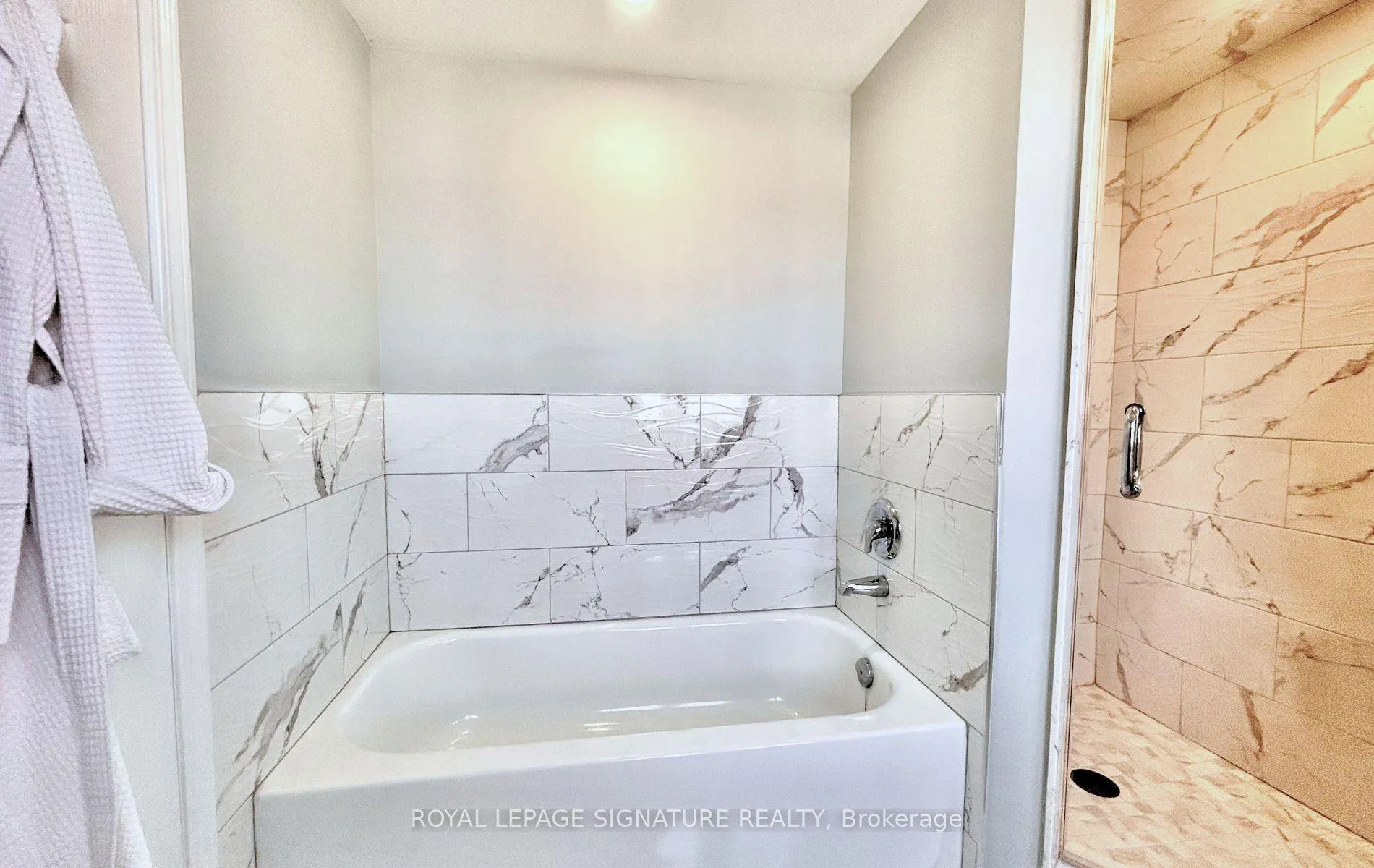 Photo 17 of 28 Millburn Drive, Clarington, Bowmanville — HOMEH