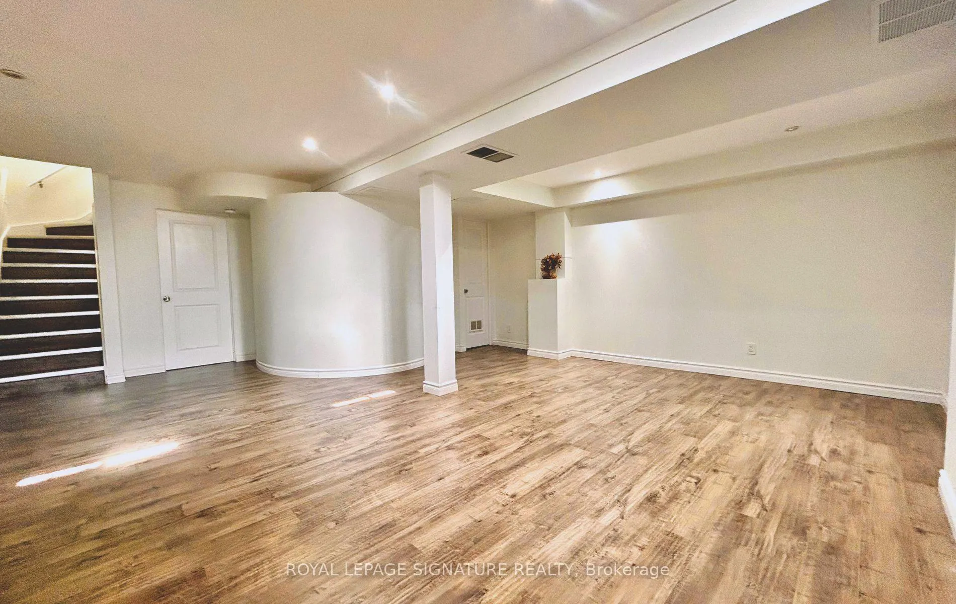 Photo 20 of 28 Millburn Drive, Clarington, Bowmanville — HOMEH