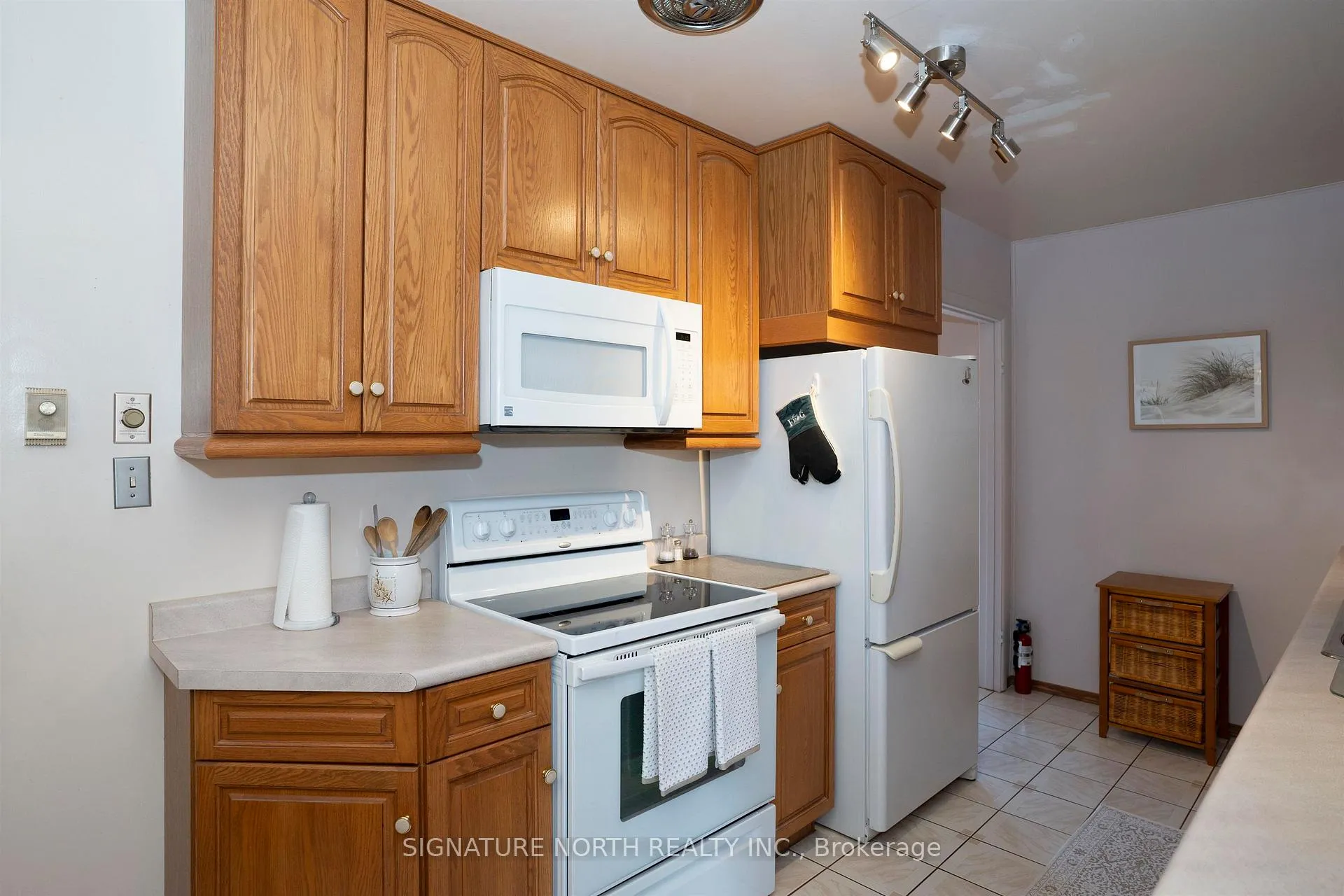 Photo 15 of 381 Hallam Street, Thunder Bay, Current River — HOMEH