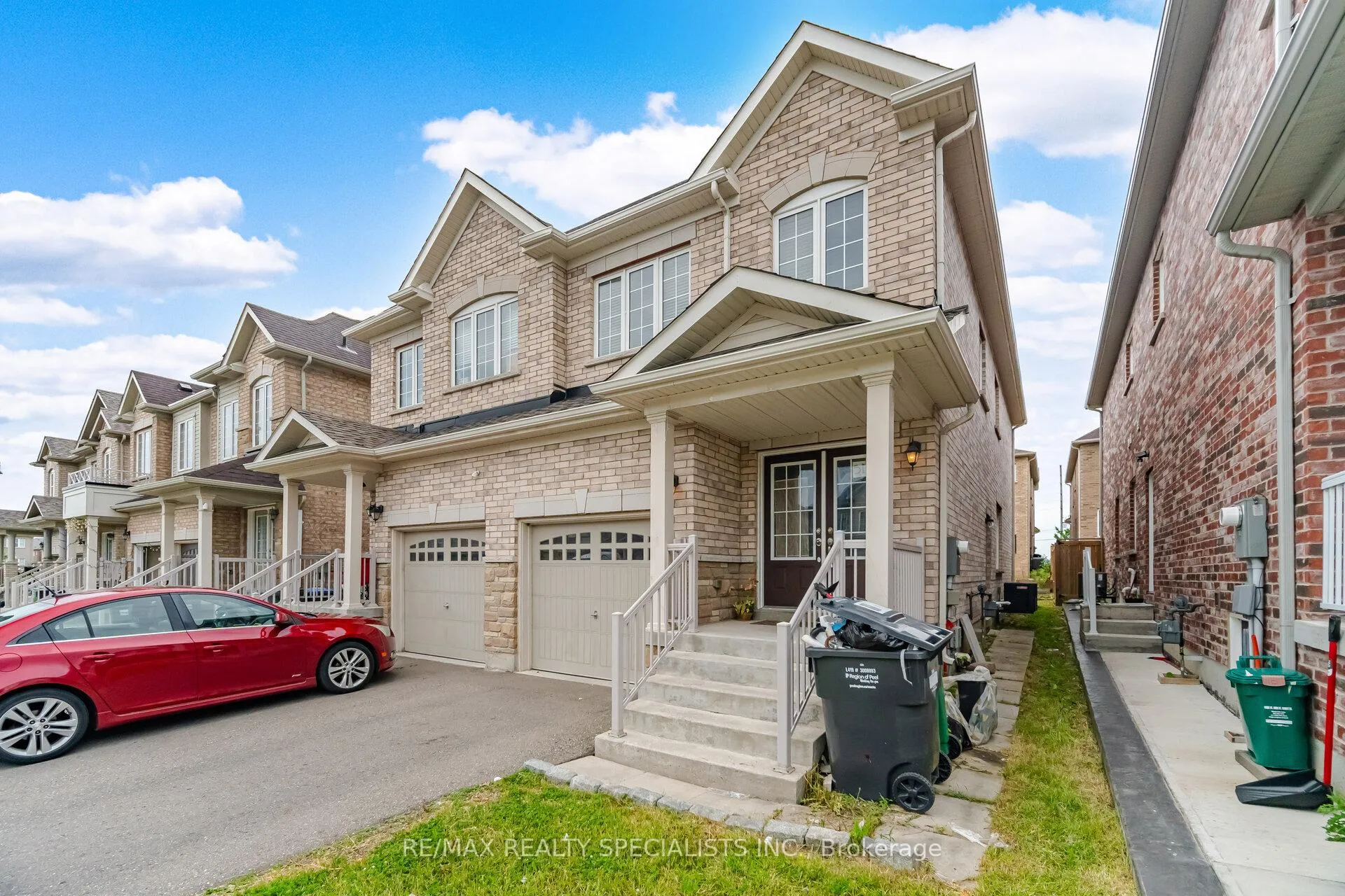 Photo 2 of 51 Frenchpark Circle, Brampton, Credit Valley — HOMEH