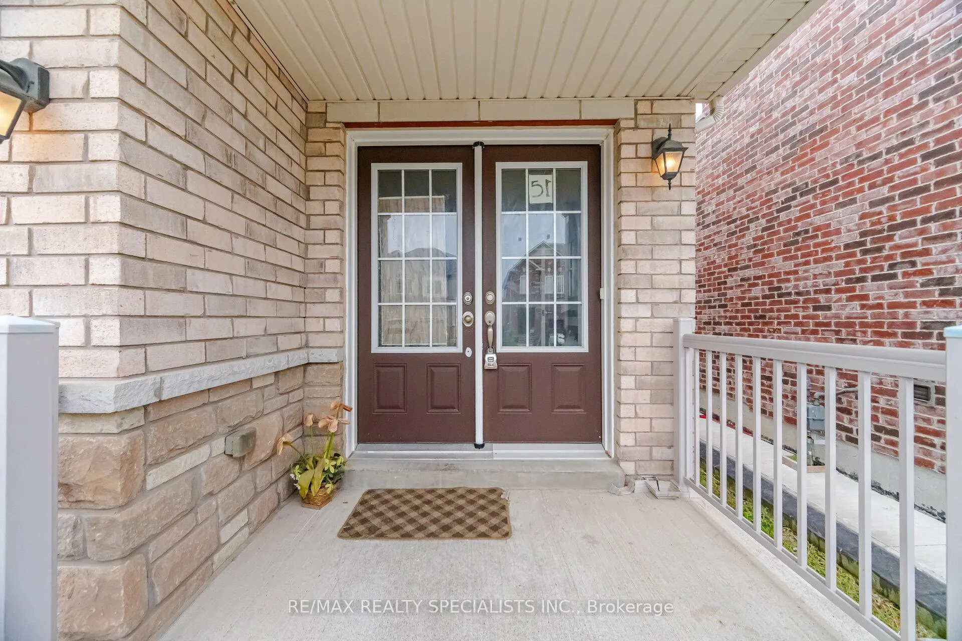 Photo 3 of 51 Frenchpark Circle, Brampton, Credit Valley — HOMEH