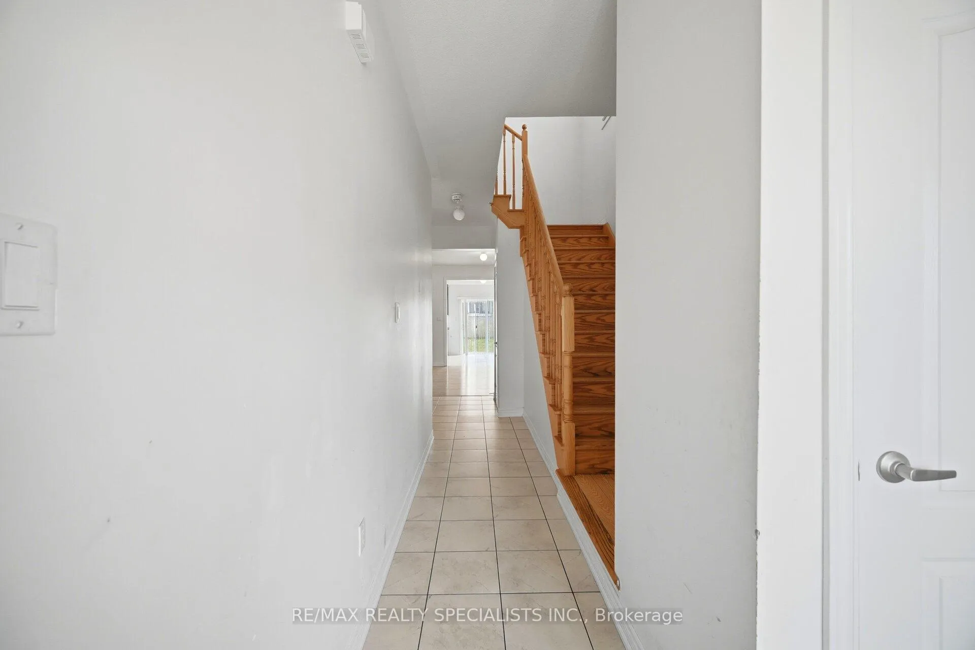 Photo 5 of 51 Frenchpark Circle, Brampton, Credit Valley — HOMEH