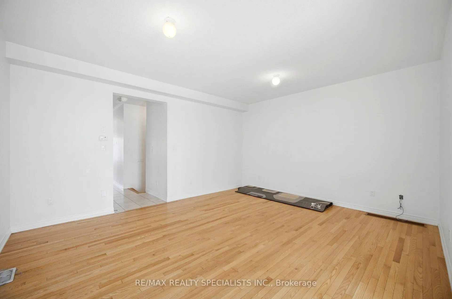 Photo 7 of 51 Frenchpark Circle, Brampton, Credit Valley — HOMEH