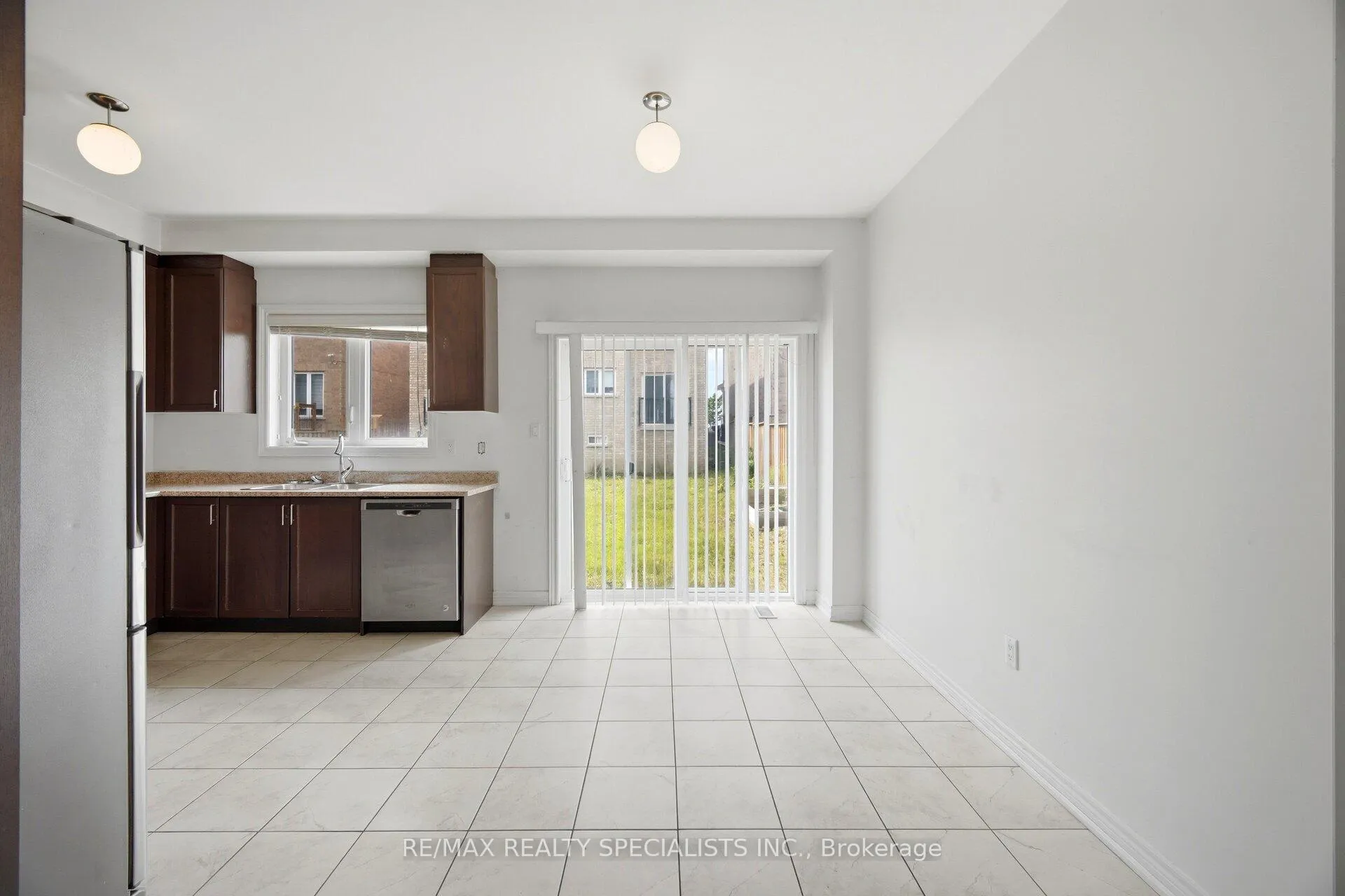 Photo 9 of 51 Frenchpark Circle, Brampton, Credit Valley — HOMEH