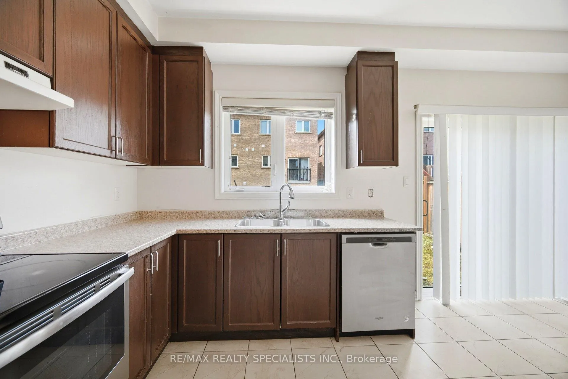 Photo 13 of 51 Frenchpark Circle, Brampton, Credit Valley — HOMEH