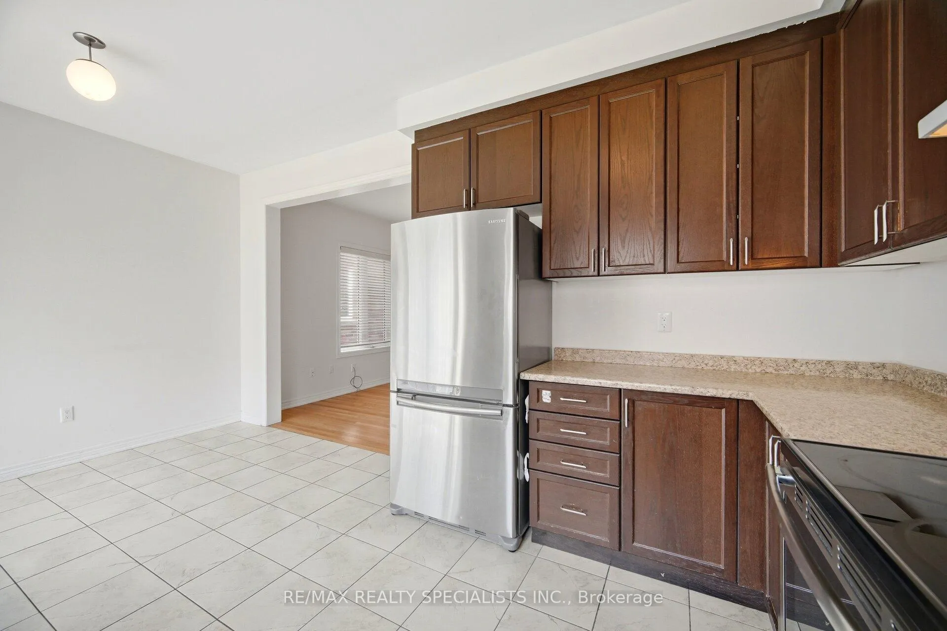 Photo 14 of 51 Frenchpark Circle, Brampton, Credit Valley — HOMEH