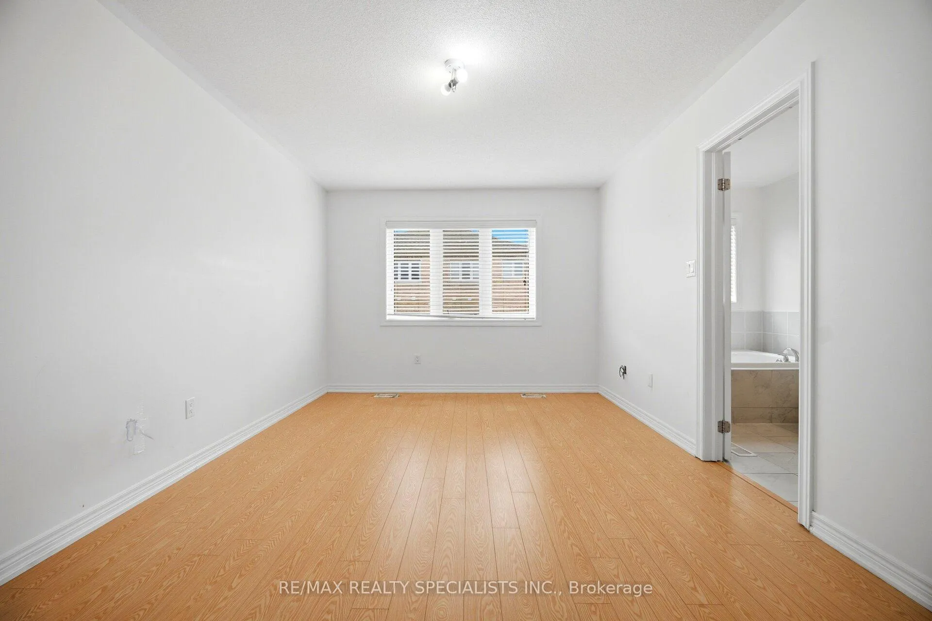 Photo 18 of 51 Frenchpark Circle, Brampton, Credit Valley — HOMEH