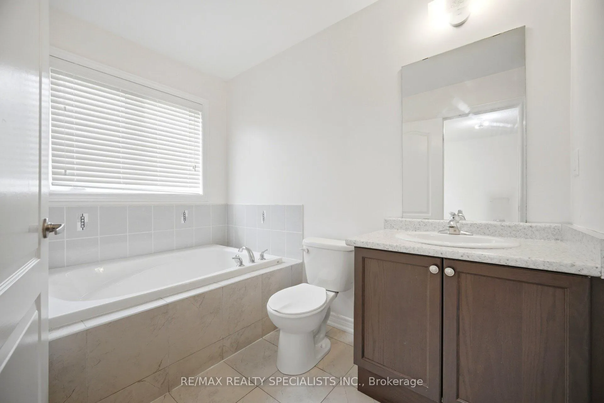 Photo 21 of 51 Frenchpark Circle, Brampton, Credit Valley — HOMEH
