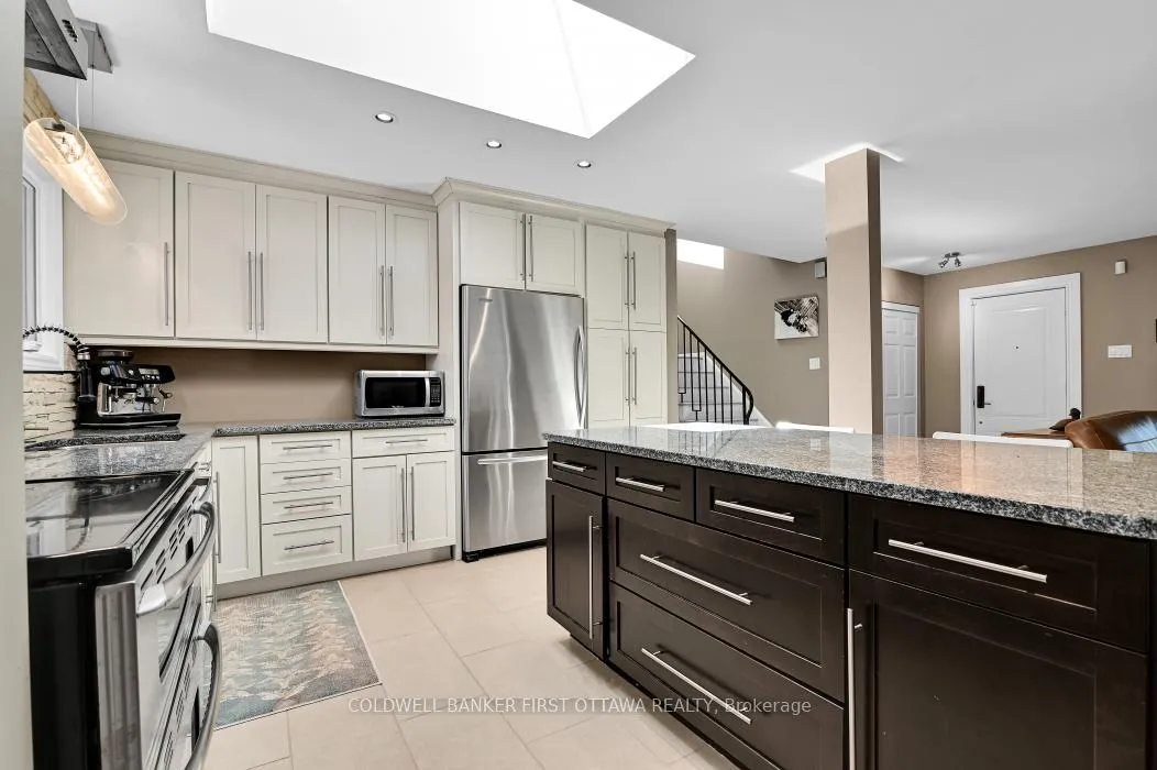 Photo 4 of 580 Duff Crescent, Ottawa, Beacon Hill North — HOMEH