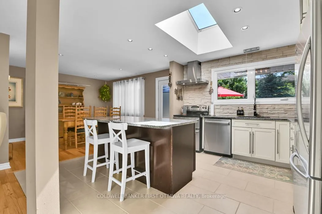 Photo 5 of 580 Duff Crescent, Ottawa, Beacon Hill North — HOMEH