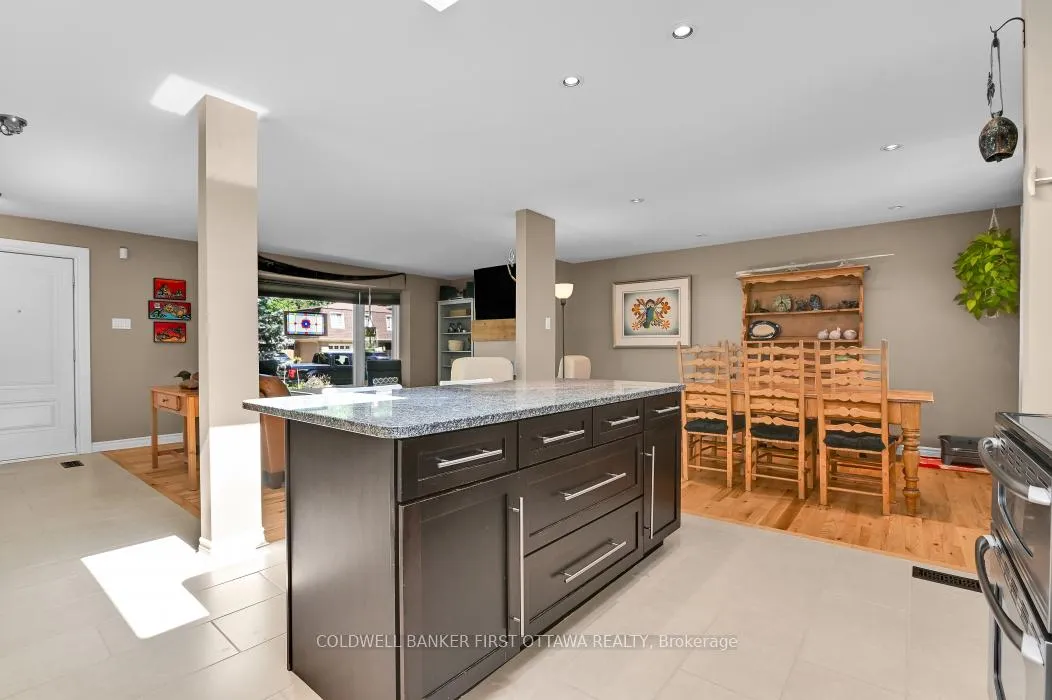 Photo 6 of 580 Duff Crescent, Ottawa, Beacon Hill North — HOMEH