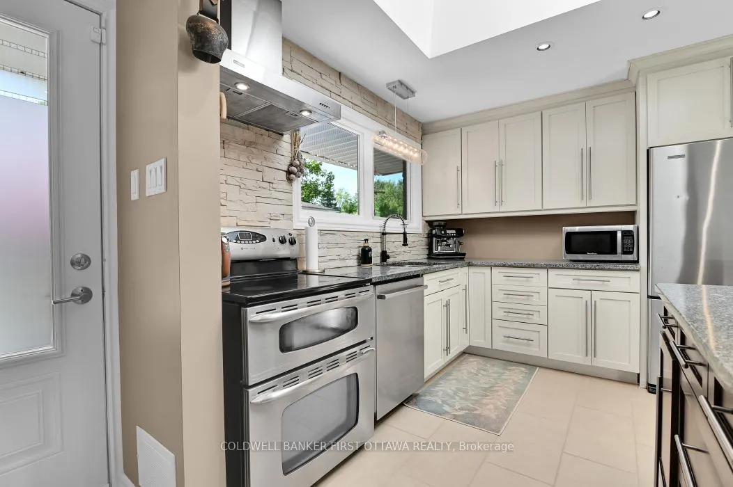 Photo 7 of 580 Duff Crescent, Ottawa, Beacon Hill North — HOMEH