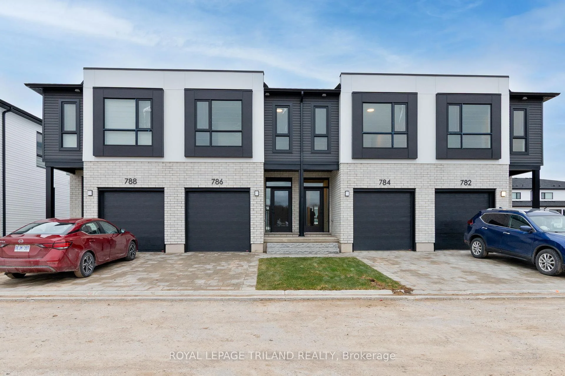 Photo 2 of 770 Banyan Lane, London, North E — HOMEH