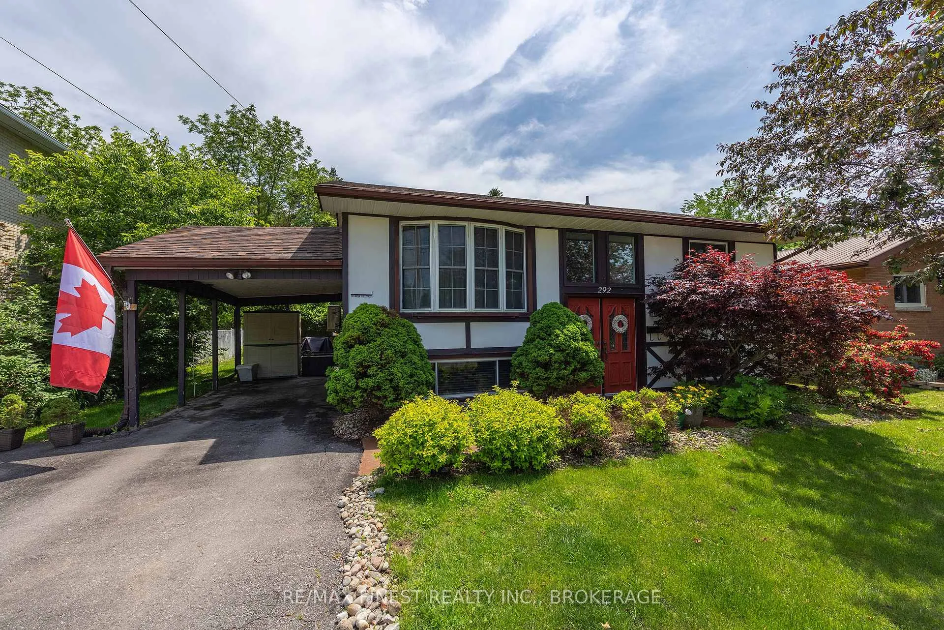 Photo of 292 Bridge Street W