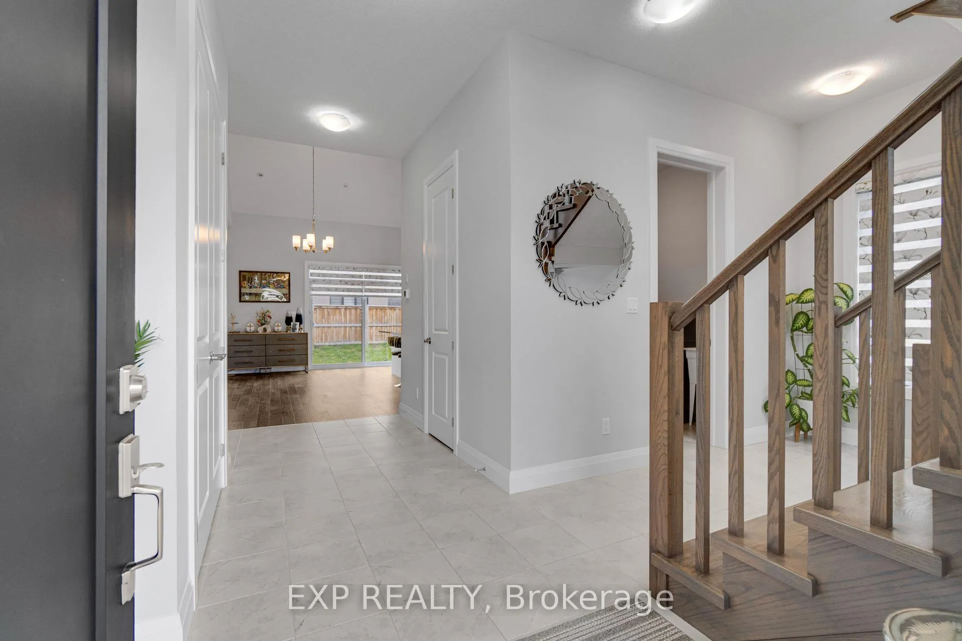Photo 3 of Unit 5, 923 Stonecliffe Walk, Kitchener, Doon South — HOMEH