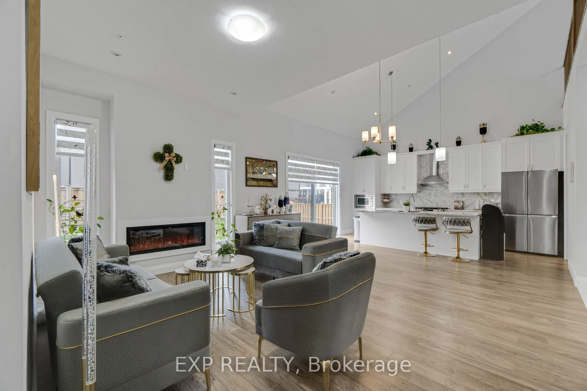 Photo 6 of Unit 5, 923 Stonecliffe Walk, Kitchener, Doon South — HOMEH