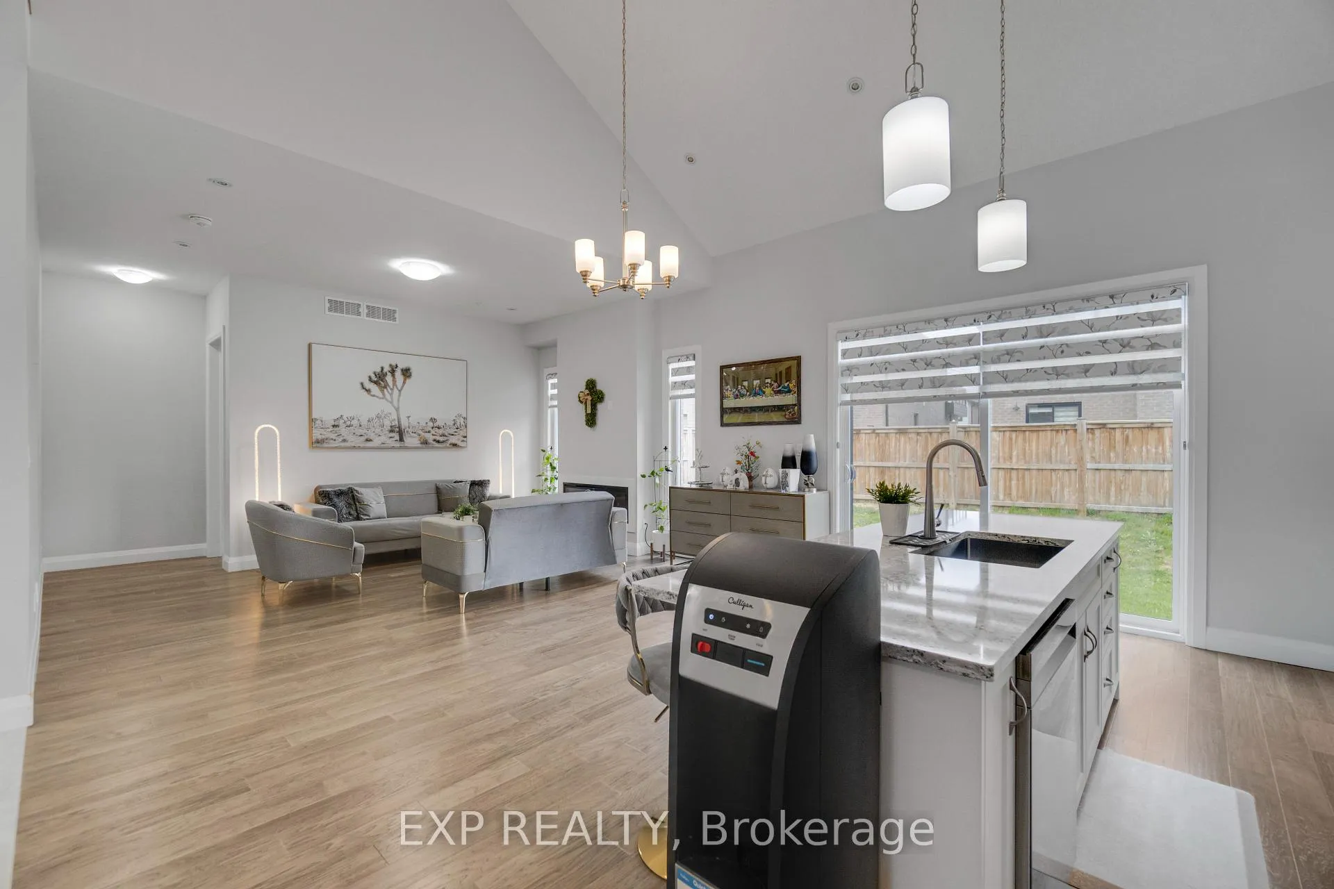 Photo 12 of Unit 5, 923 Stonecliffe Walk, Kitchener, Doon South — HOMEH