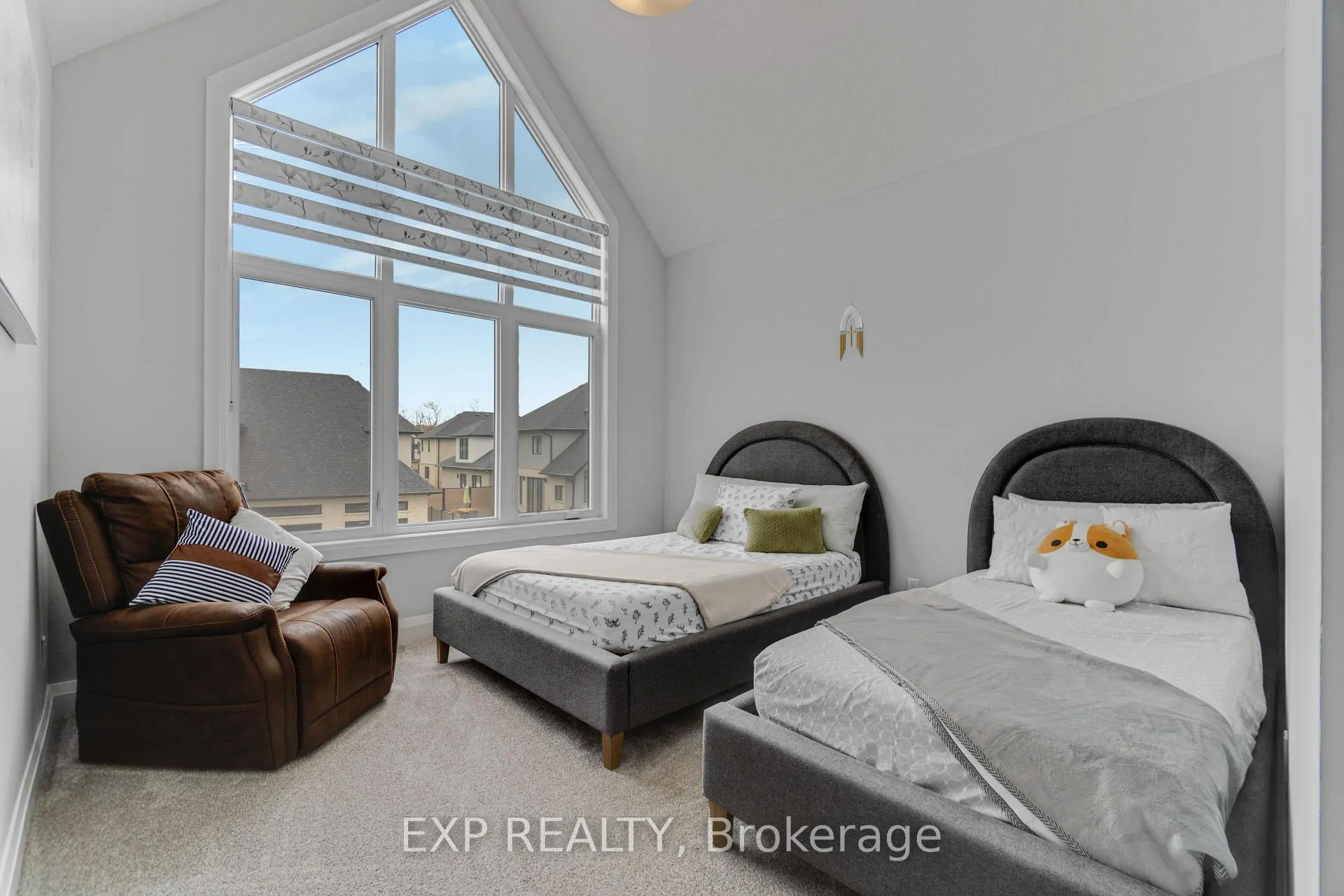 Photo 31 of Unit 5, 923 Stonecliffe Walk, Kitchener, Doon South — HOMEH