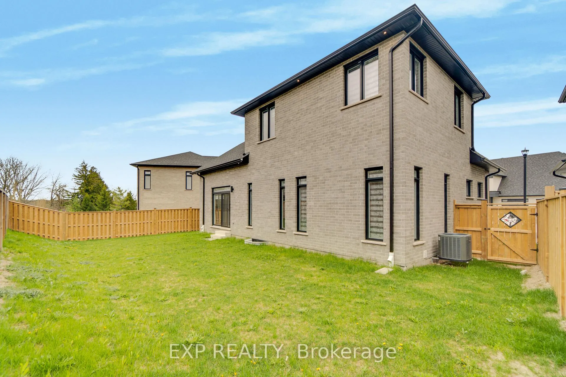 Photo 36 of Unit 5, 923 Stonecliffe Walk, Kitchener, Doon South — HOMEH