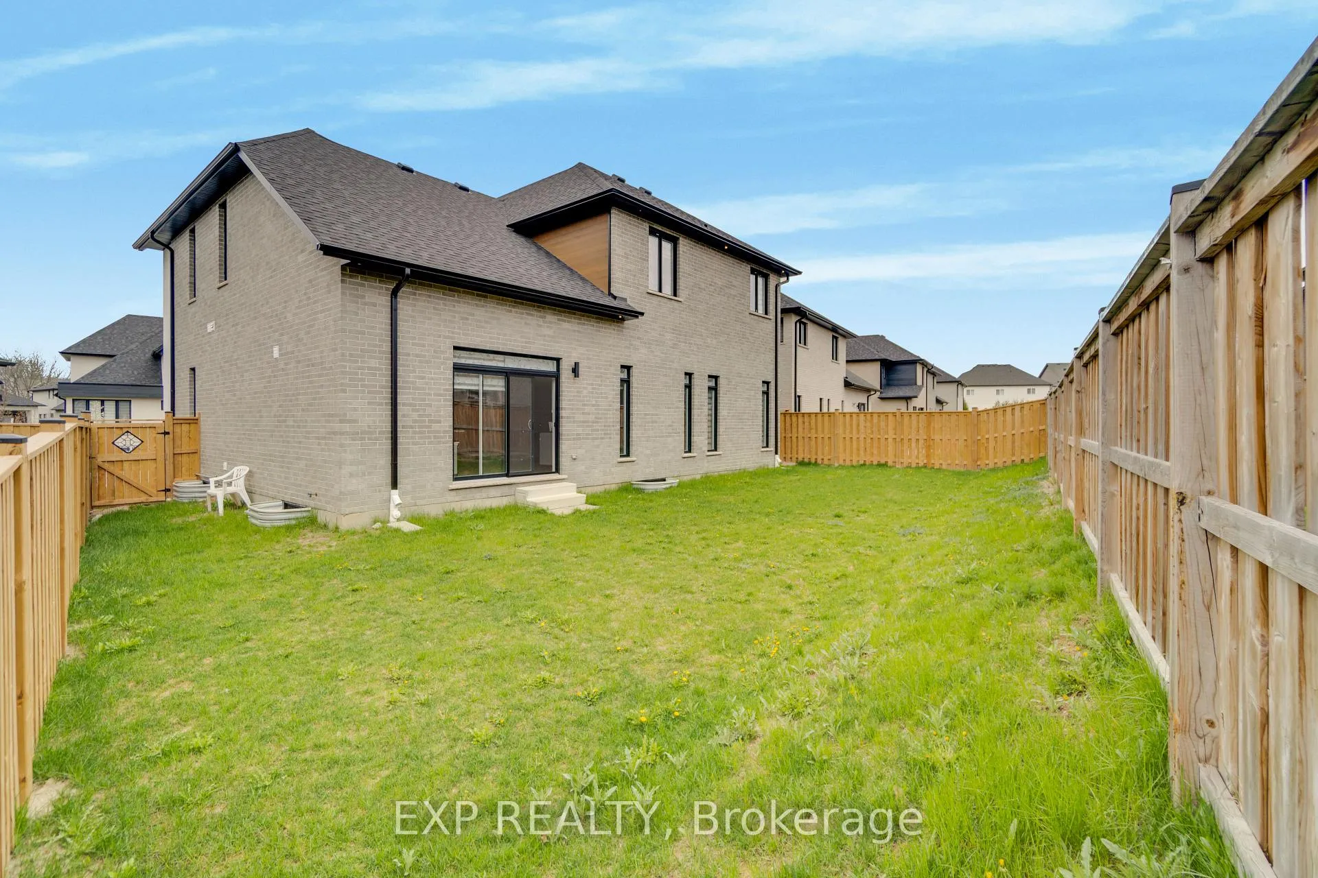 Photo 37 of Unit 5, 923 Stonecliffe Walk, Kitchener, Doon South — HOMEH