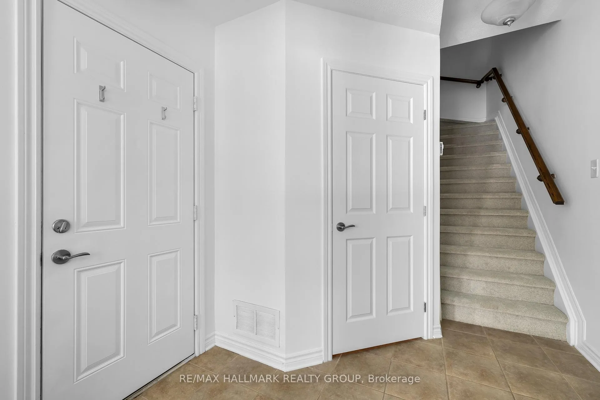 Photo 3 of 257 Aquilo Crescent, Ottawa, Stittsville (North) — HOMEH