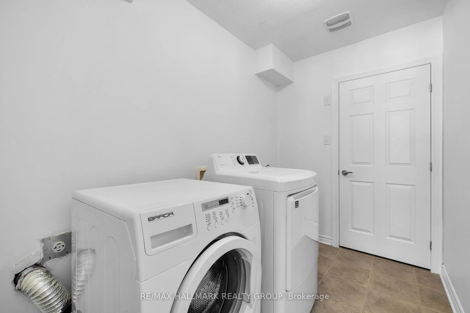 Photo 4 of 257 Aquilo Crescent, Ottawa, Stittsville (North) — HOMEH