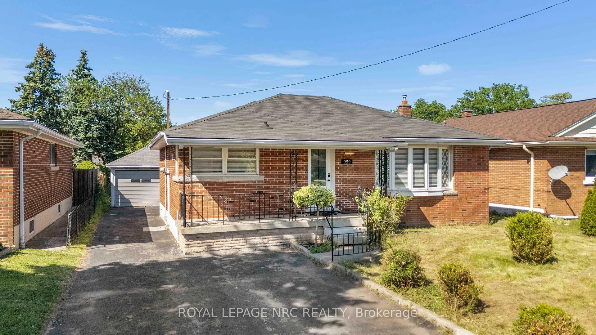 Photo 1 of 959 Mohawk Road E, Hamilton, Huntington — HOMEH