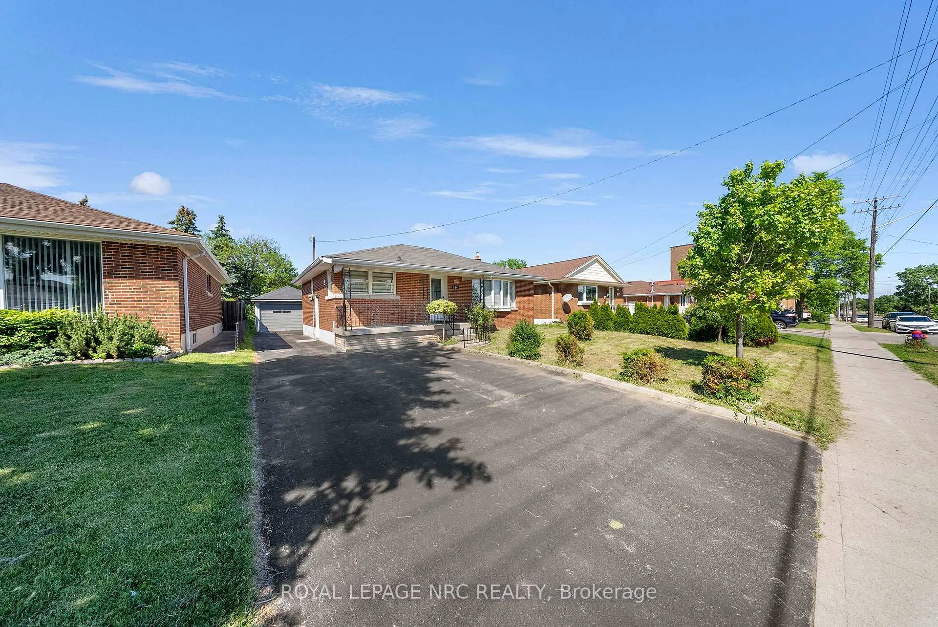 Photo 2 of 959 Mohawk Road E, Hamilton, Huntington — HOMEH