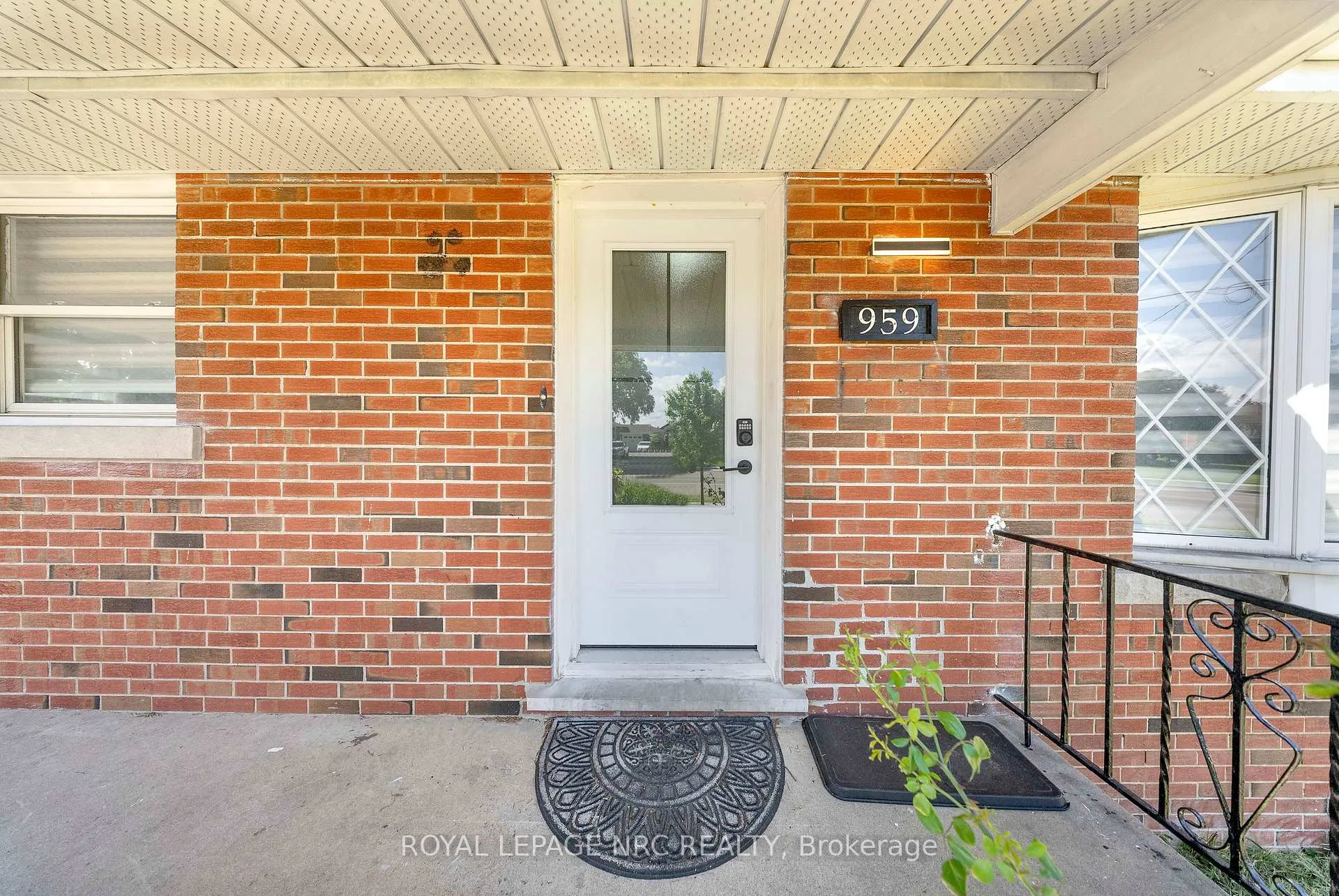 Photo 8 of 959 Mohawk Road E, Hamilton, Huntington — HOMEH