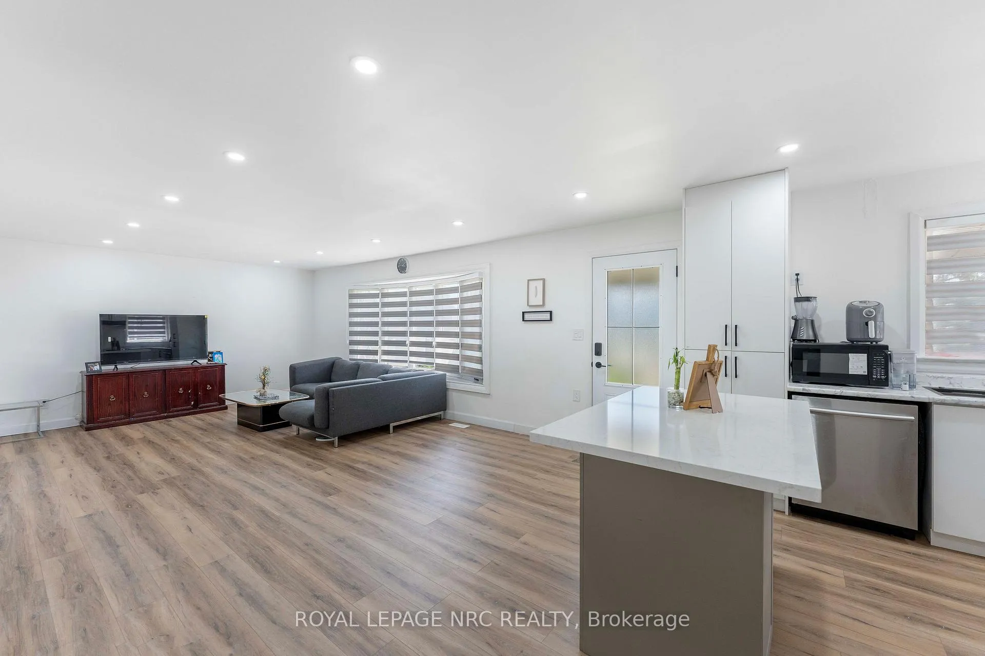 Photo 17 of 959 Mohawk Road E, Hamilton, Huntington — HOMEH