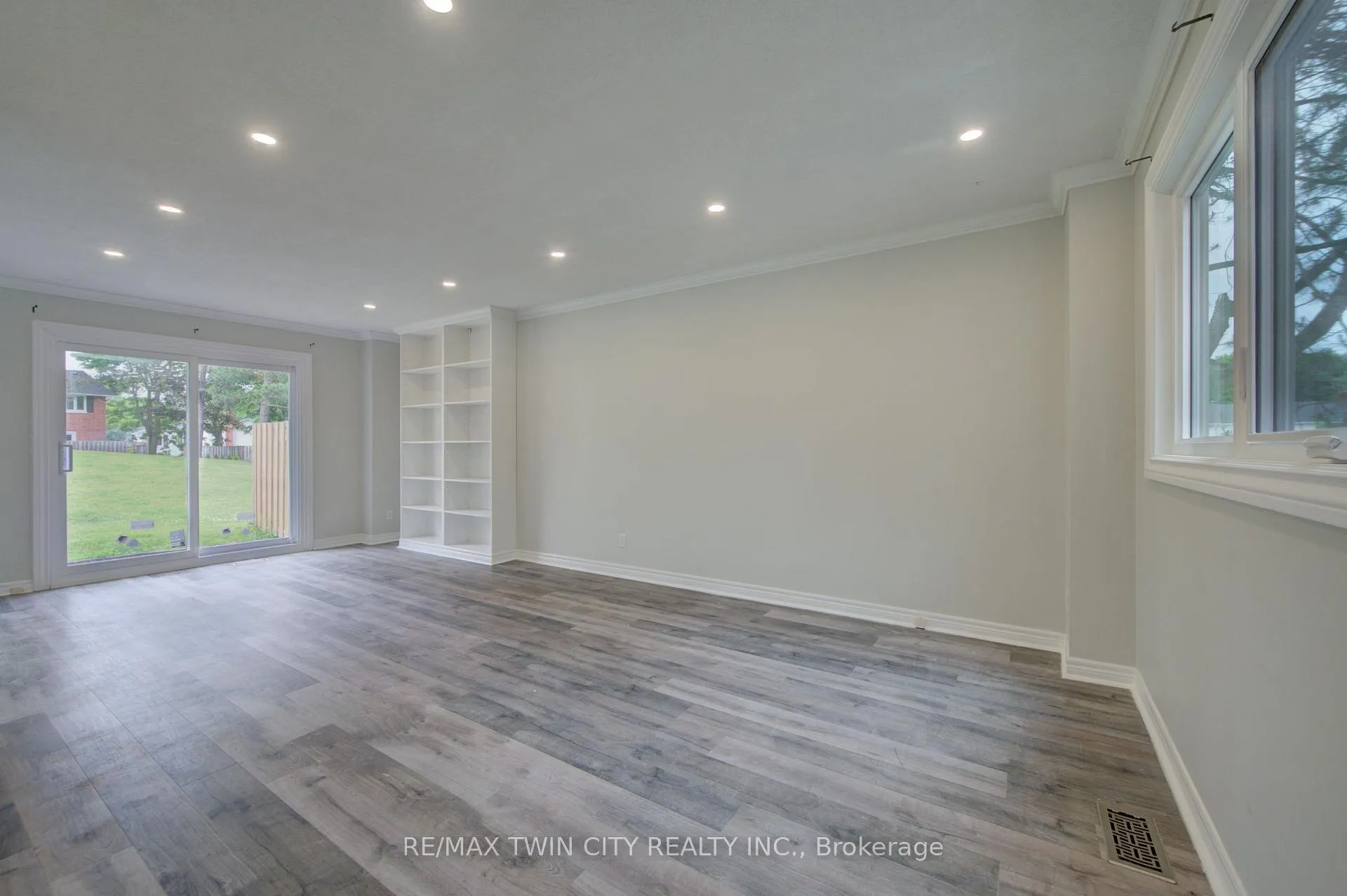 Photo 9 of Unit 4, 417 Keats Way, Waterloo, Beechwood West — HOMEH