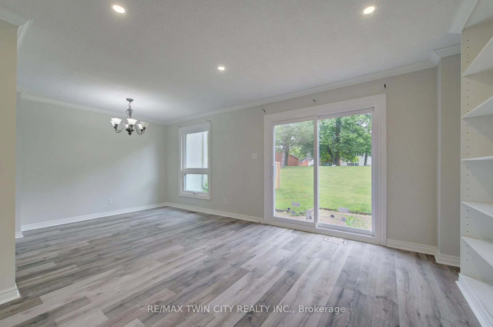 Photo 11 of Unit 4, 417 Keats Way, Waterloo, Beechwood West — HOMEH