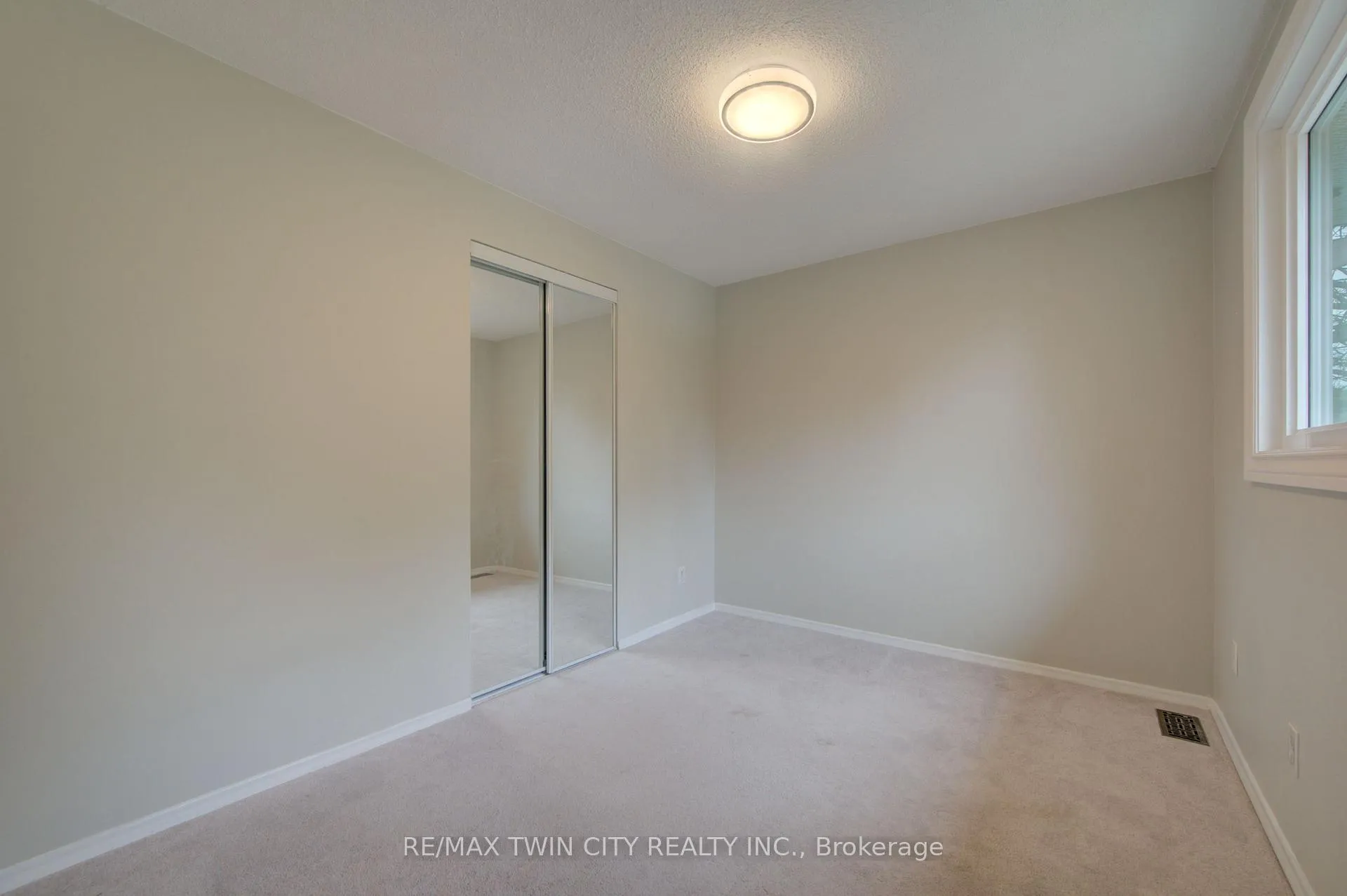 Photo 23 of Unit 4, 417 Keats Way, Waterloo, Beechwood West — HOMEH