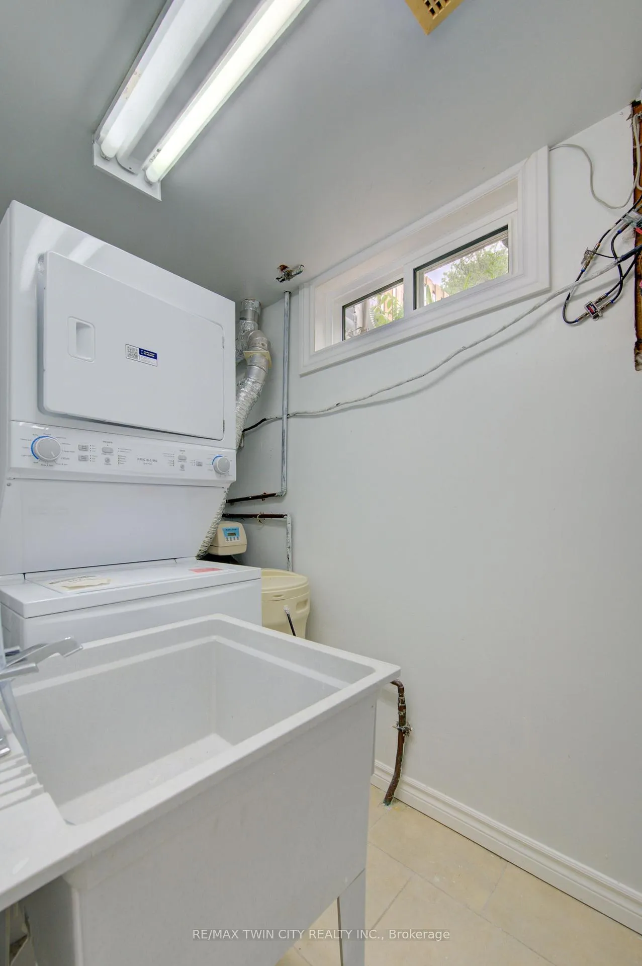 Photo 36 of Unit 4, 417 Keats Way, Waterloo, Beechwood West — HOMEH