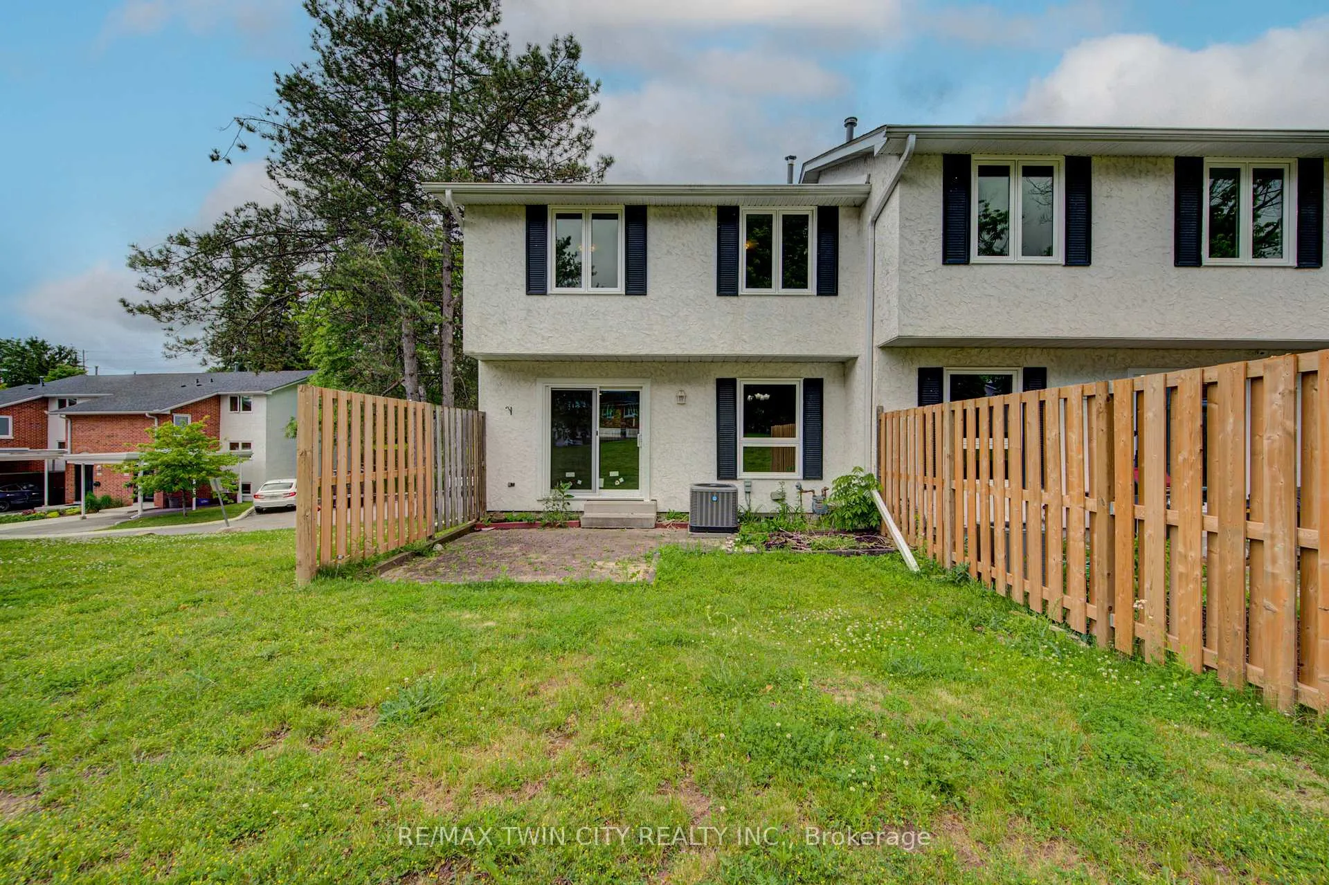 Photo 41 of Unit 4, 417 Keats Way, Waterloo, Beechwood West — HOMEH