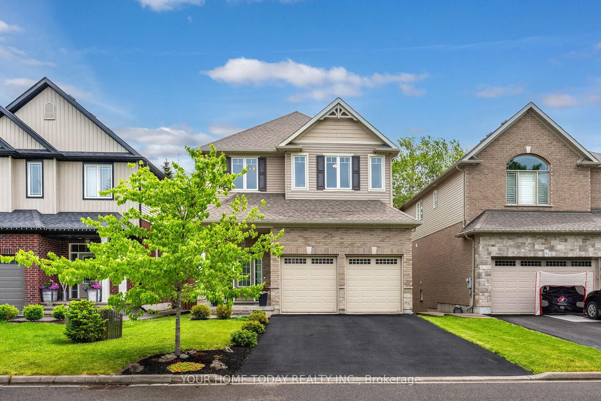 Photo 1 of 8 Trinity Court, Halton Hills, Acton — HOMEH