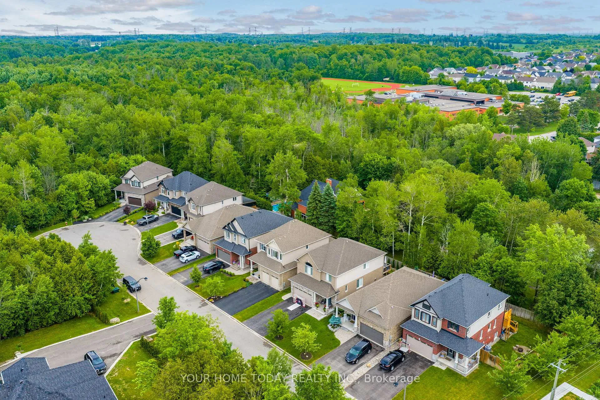Photo 2 of 8 Trinity Court, Halton Hills, Acton — HOMEH