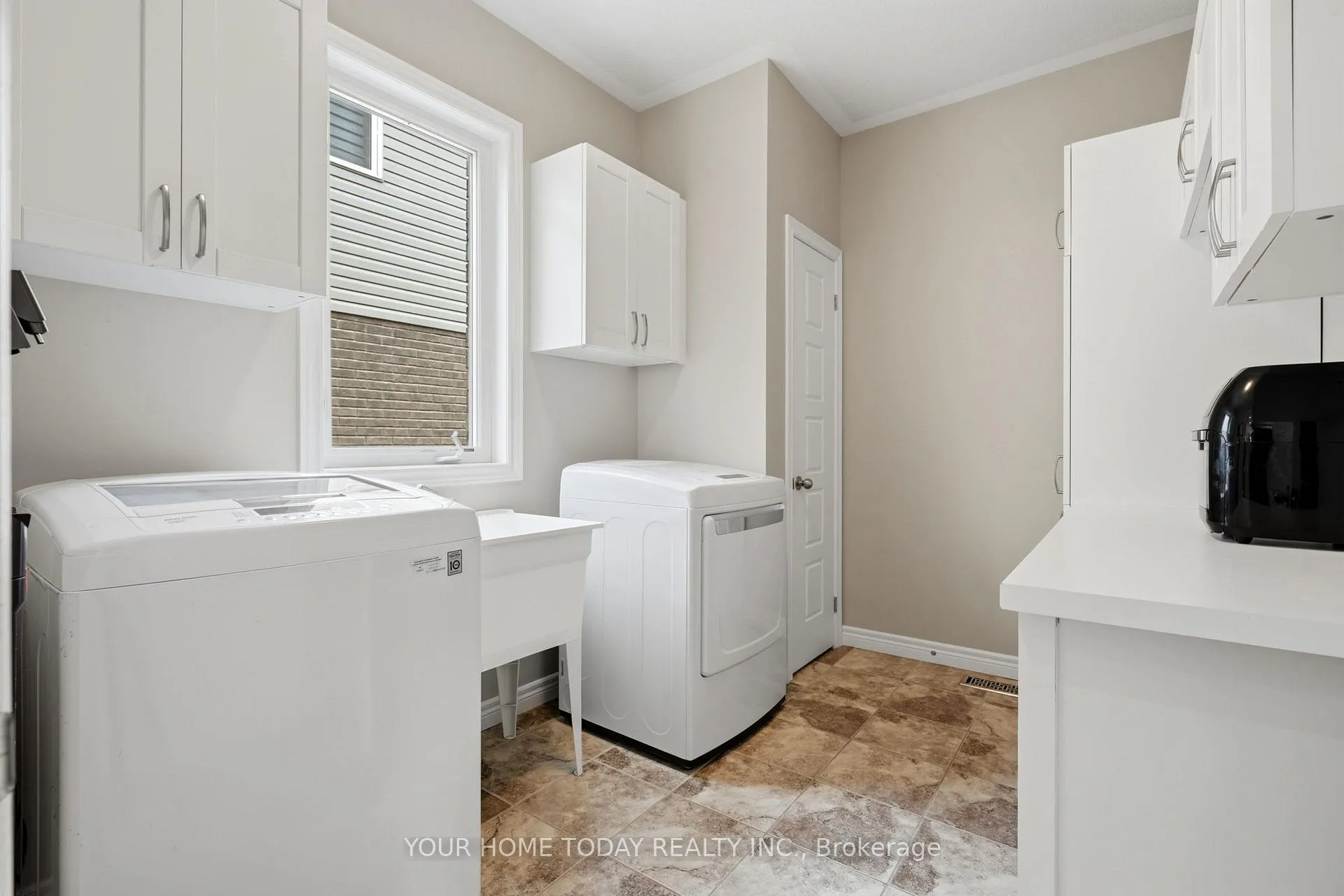 Photo 23 of 8 Trinity Court, Halton Hills, Acton — HOMEH