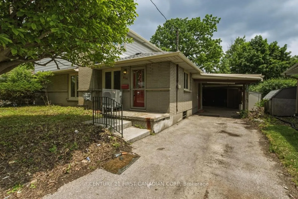 Front of 454 Beachwood Avenue