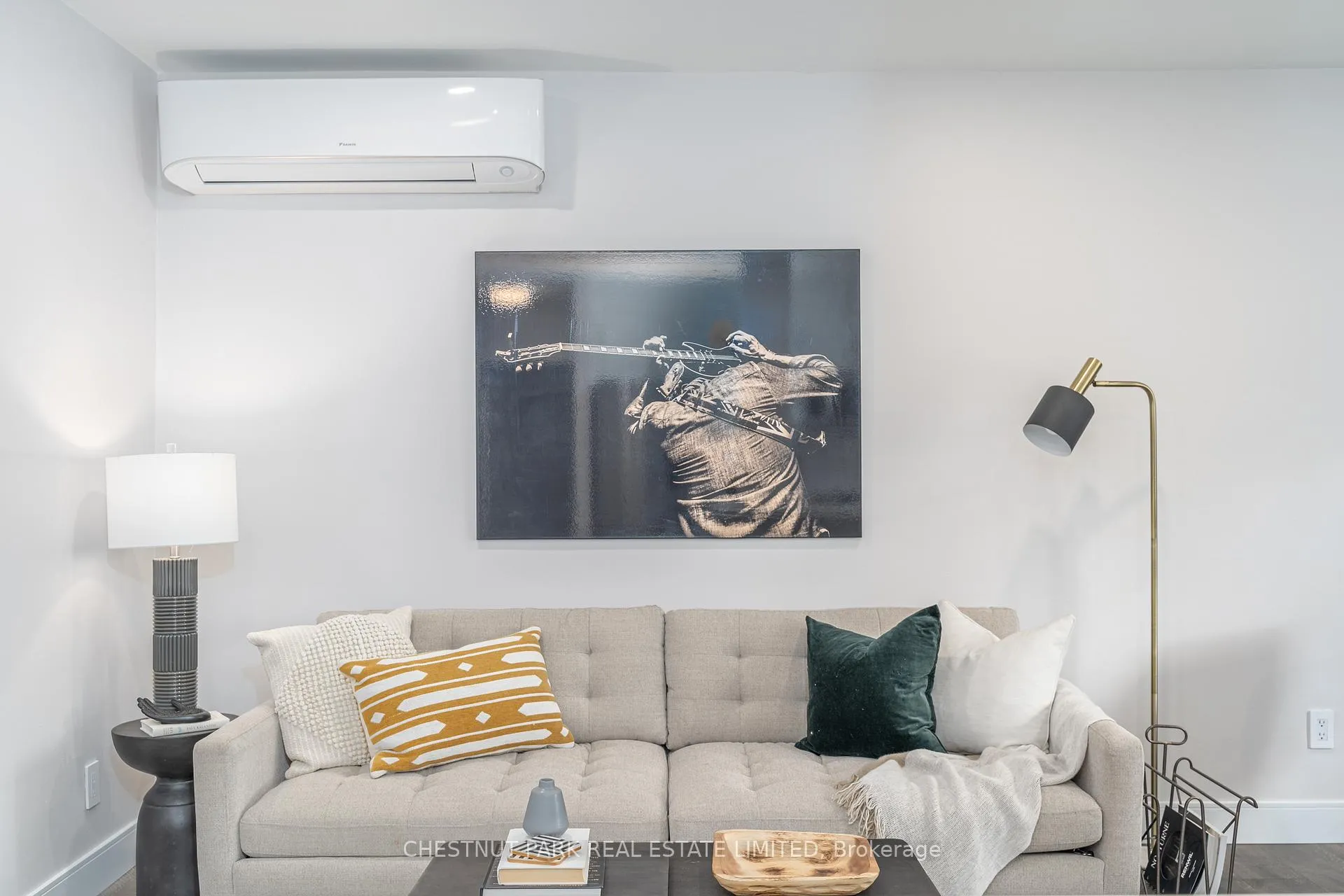Photo 2 of 42 Cavell Avenue, Etobicoke, Mimico — HOMEH