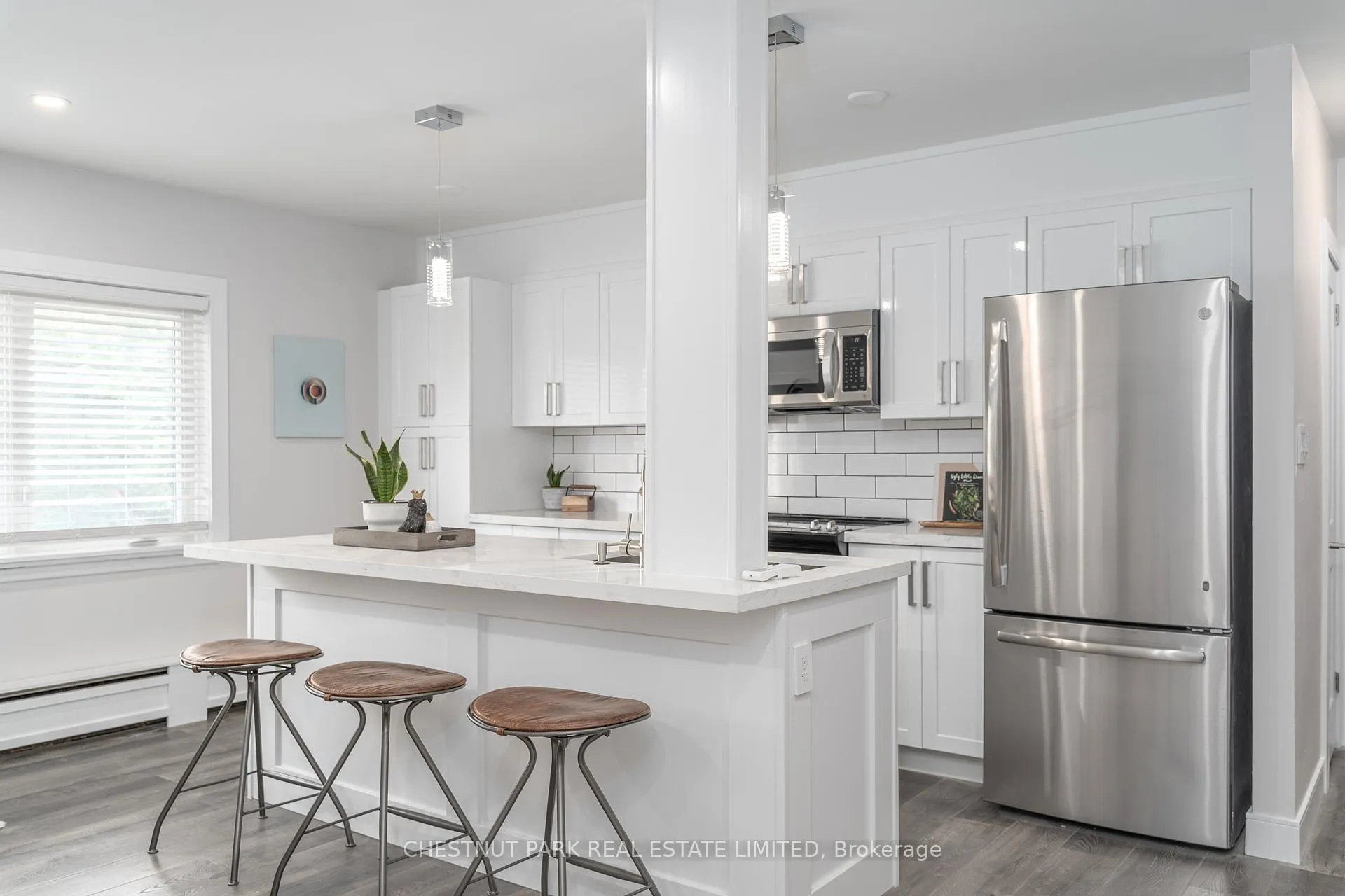Photo 4 of 42 Cavell Avenue, Etobicoke, Mimico — HOMEH